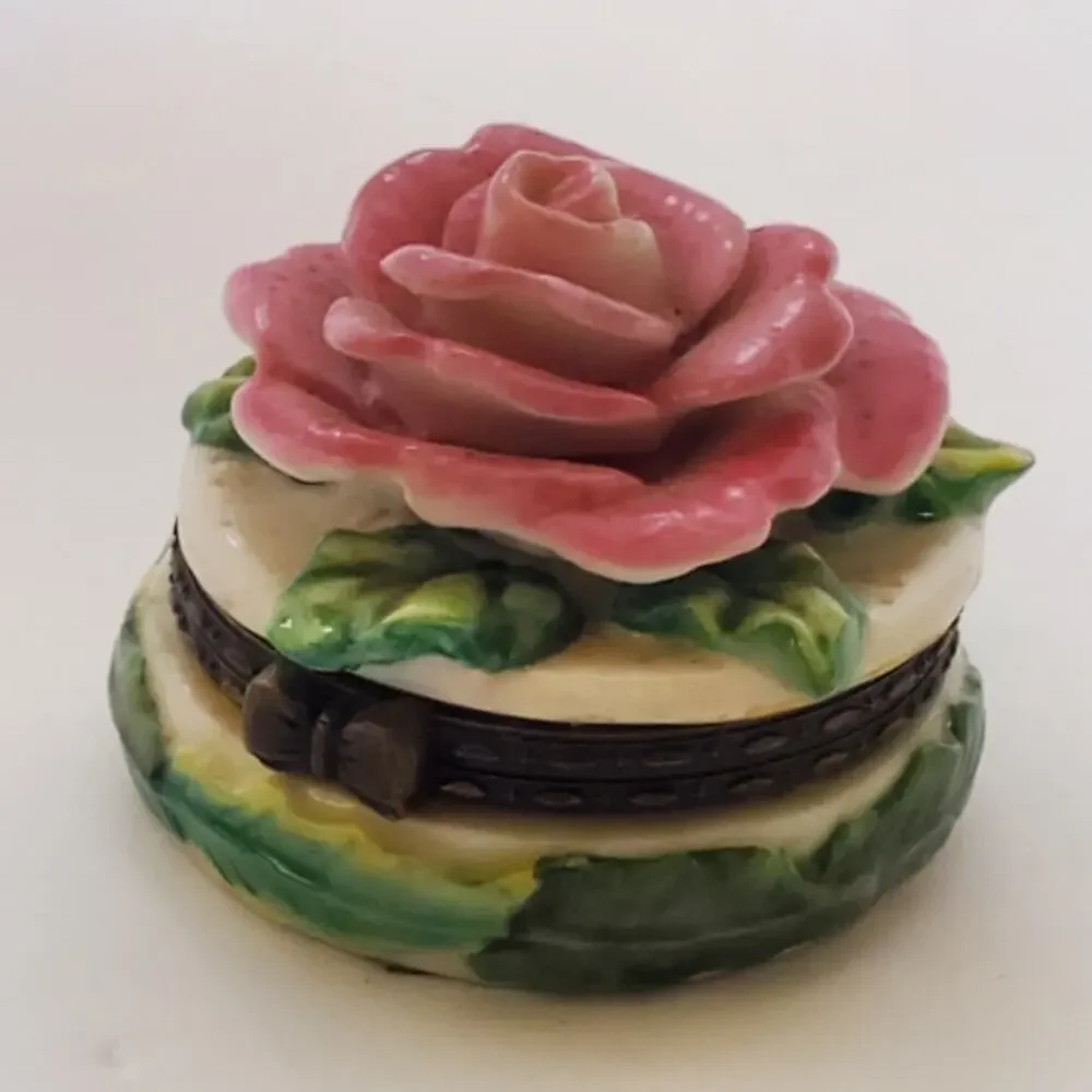 Vintage floral ceramic lidded three-dimensional Rose trinket box 2